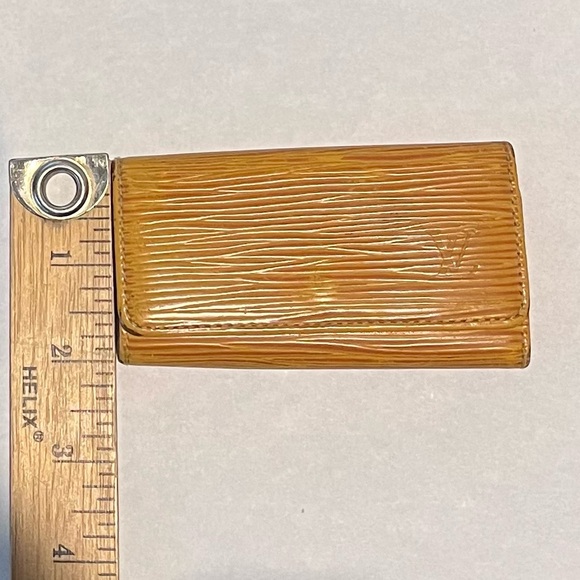 Louis Vuitton Yellow Gold & Purple Epi Leather Textured Key Holder - Picture 6 of 14